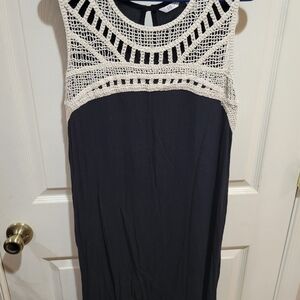 Black and White Sleeveless Sheath Midi Dress